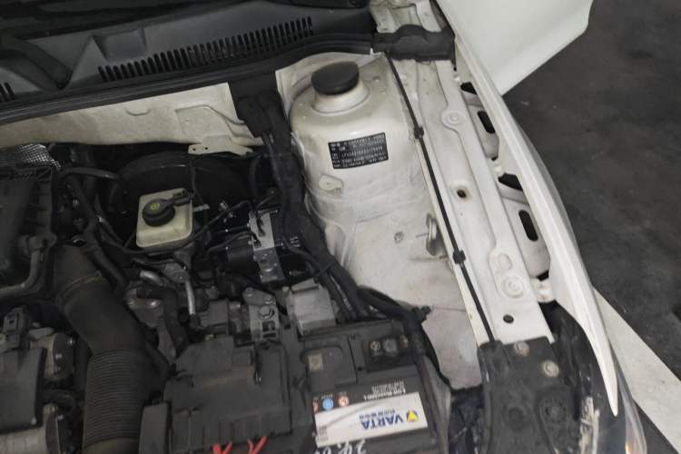 Used Volkswagen Bora 2013 1.6L Automatic Comfort Model Engine Bay Left