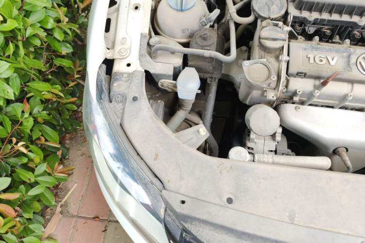 Used Volkswagen Bora 2013 1.6L Manual Comfort Model Engine Bay Right
