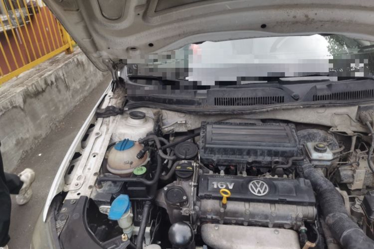 Used Volkswagen Bora 2013 1.6L Manual Fashion Edition Engine Bay Right