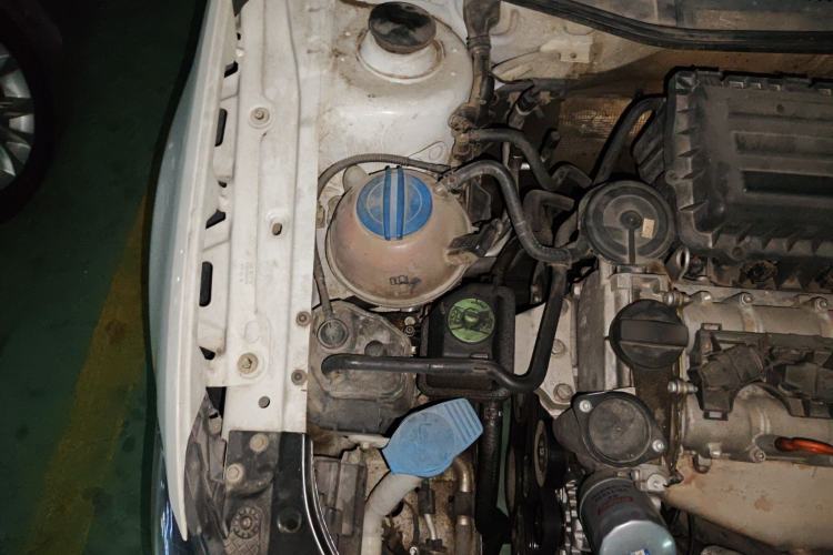Used Volkswagen Bora 2013 1.6L Automatic Fashion Model Engine Bay Right