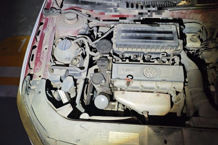 Used Volkswagen Bora 2013 1.6L Automatic Fashion Model Engine Bay Right