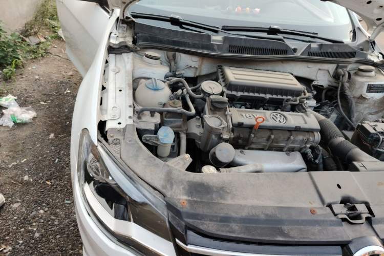 Used Volkswagen Bora 2013 1.6L Automatic Fashion Model Engine Bay Right