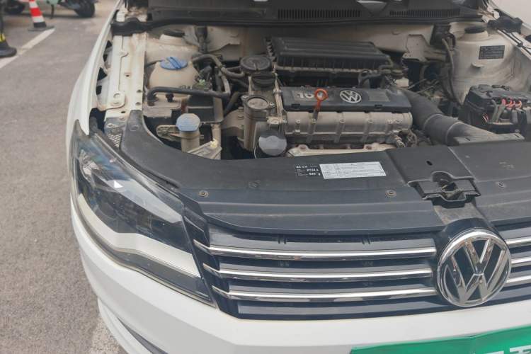 Used Volkswagen Bora 2013 1.6L Manual Fashion Edition Engine Bay Right