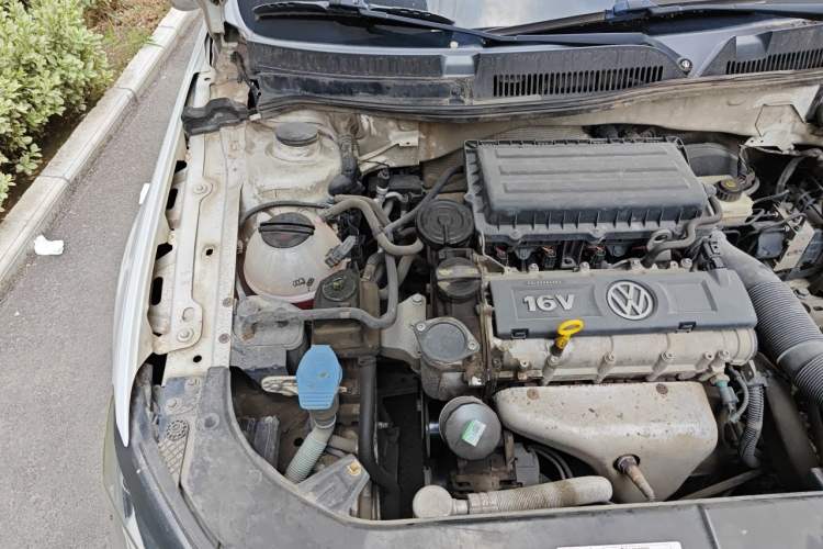 Used Volkswagen Bora 2013 1.6L Manual Comfort Model Engine Bay Right