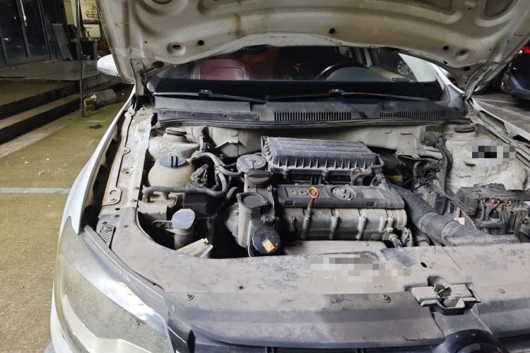 Used Volkswagen Bora 2013 1.6L Manual Comfort Model Engine Bay Right