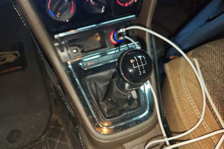 Used Volkswagen Bora 2013 1.6L Manual Comfort Model Gear Lever