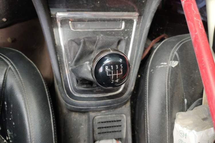 Used Volkswagen Bora 2013 1.6L Manual Comfort Model Gear Lever