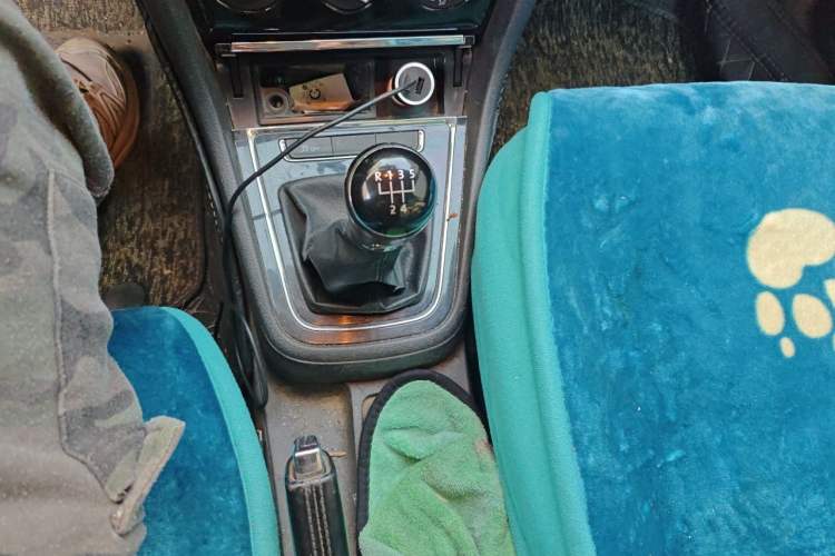 Used Volkswagen Bora 2013 1.6L Manual Comfort Model Gear Lever