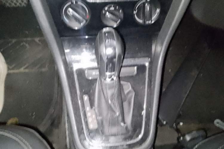 Used Volkswagen Bora 2013 1.6L Automatic Comfort Model Gear Lever