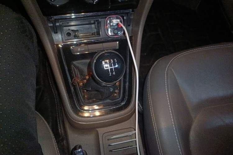 Used Volkswagen Bora 2013 1.6L Manual Comfort Model Gear Lever