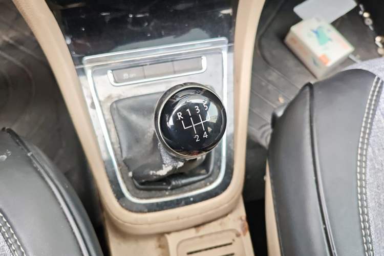 Used Volkswagen Bora 2013 1.6L Manual Comfort Model Gear Lever