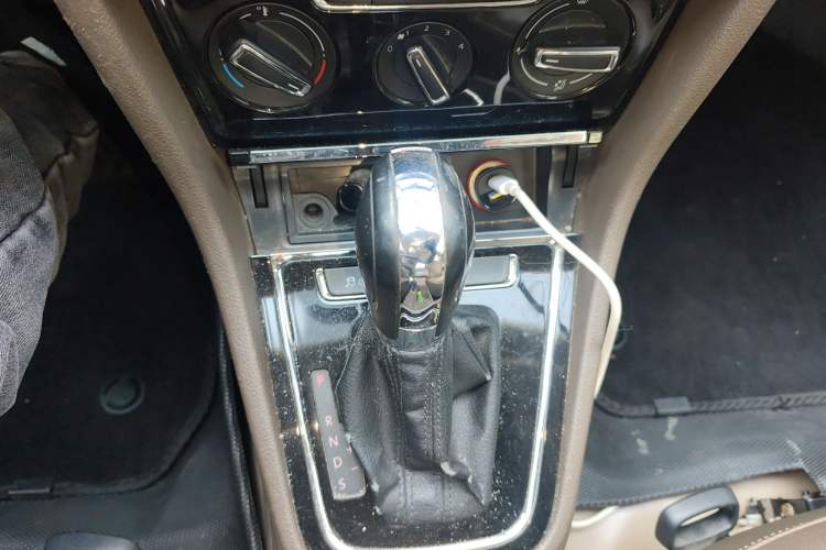 Used Volkswagen Bora 2013 1.6L Automatic Comfort Model Gear Lever