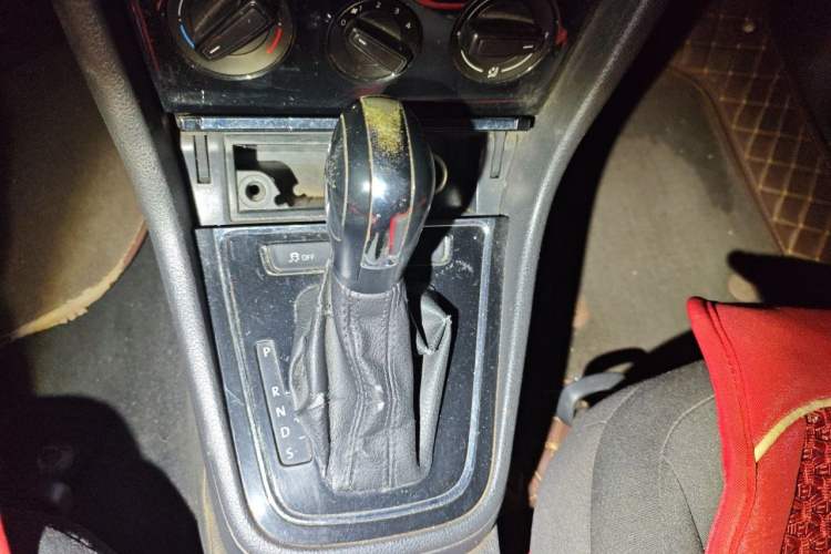 Used Volkswagen Bora 2013 1.6L Automatic Fashion Model Gear Lever