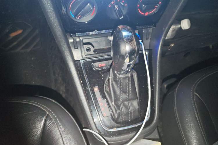 Used Volkswagen Bora 2013 1.6L Automatic Comfort Model Gear Lever
