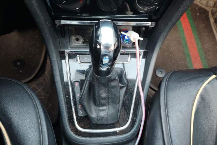 Used Volkswagen Bora 2013 1.6L Automatic Fashion Model Gear Lever