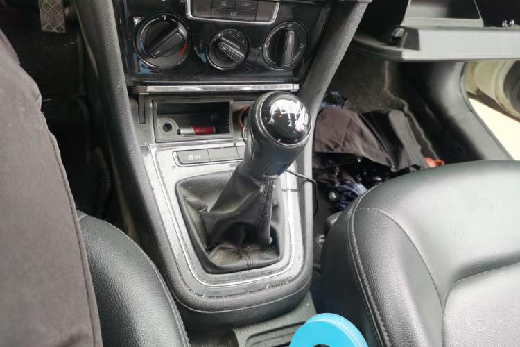 Used Volkswagen Bora 2013 1.6L Manual Fashion Edition Gear Lever
