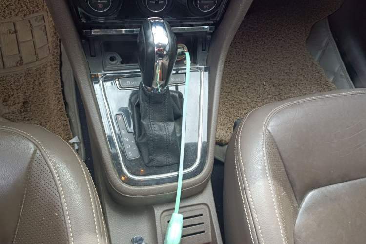 Used Volkswagen Bora 2013 1.4T Automatic Luxury Model Gear Lever