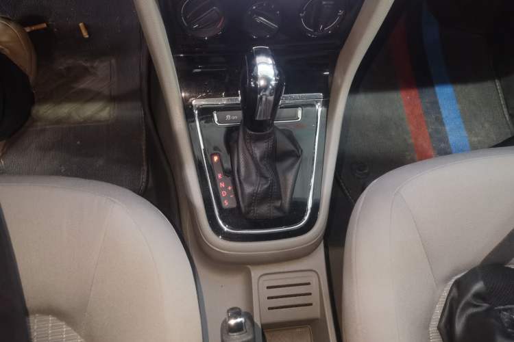 Used Volkswagen Bora 2013 1.6L Automatic Fashion Model Gear Lever