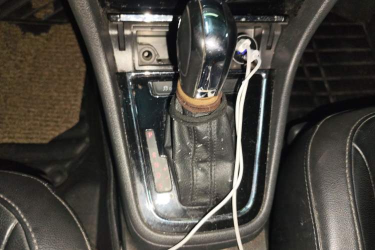Used Volkswagen Bora 2013 1.6L Automatic Comfort Model Gear Lever