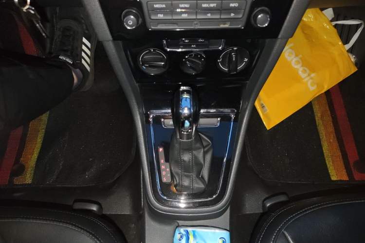 Used Volkswagen Bora 2013 1.6L Automatic Fashion Model Gear Lever