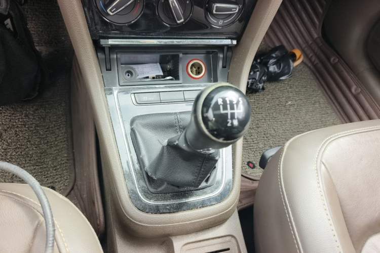 Used Volkswagen Bora 2013 1.6L Manual Comfort Model Gear Lever