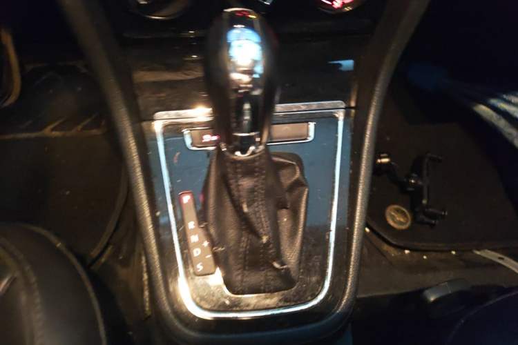 Used Volkswagen Bora 2013 1.6L Automatic Comfort Model Gear Lever