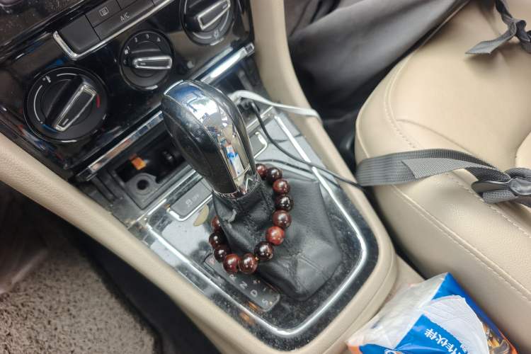 Used Volkswagen Bora 2013 1.6L Automatic Comfort Model Gear Lever