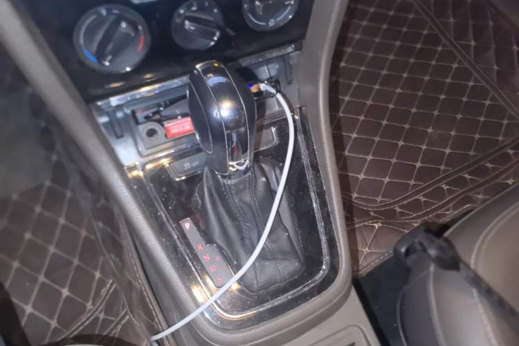 Used Volkswagen Bora 2013 1.6L Automatic Comfort Model Gear Lever