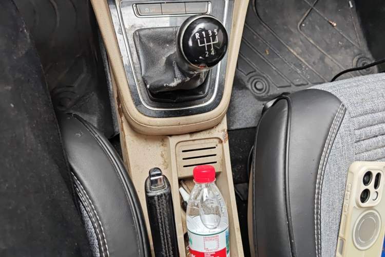 Used Volkswagen Bora 2013 1.6L Manual Comfort Model Gear Lever