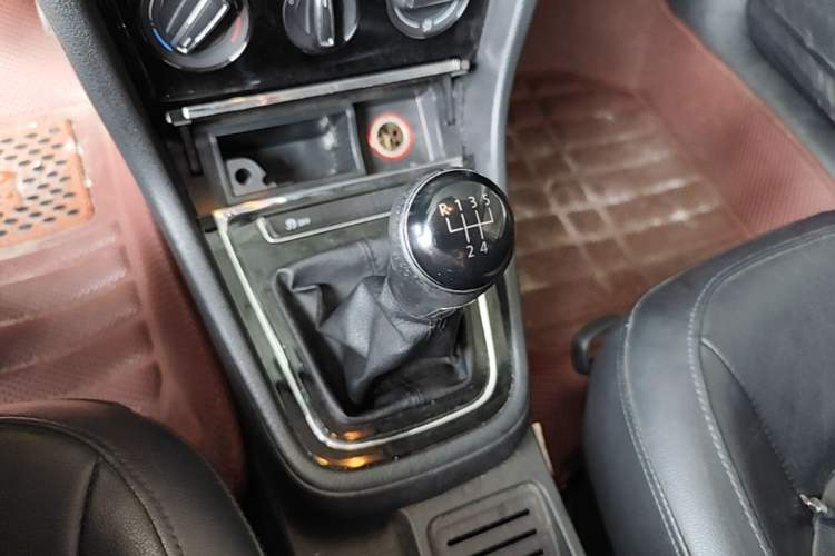 Used Volkswagen Bora 2013 1.6L Manual Comfort Model Gear Lever