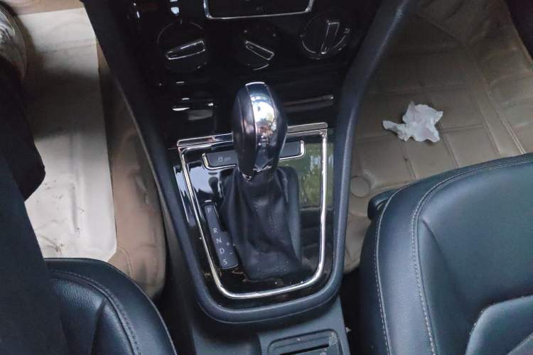 Used Volkswagen Bora 2013 1.6L Automatic Comfort Model Gear Lever
