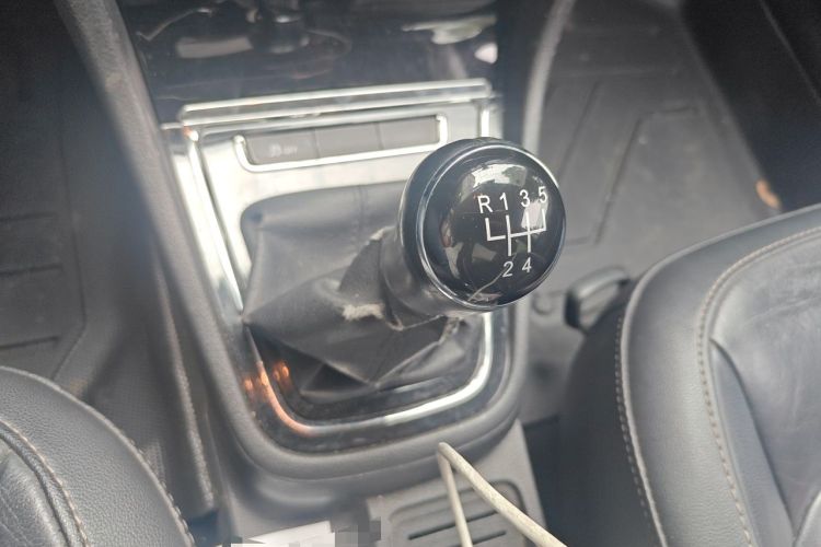 Used Volkswagen Bora 2013 1.6L Manual Comfort Model Gear Lever