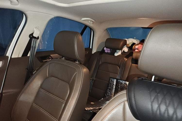 Used Volkswagen Bora 2013 1.6L Automatic Luxury Model Headliner