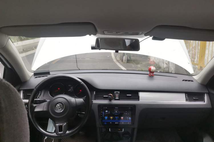 Used Volkswagen Bora 2013 1.6L Manual Fashion Edition Headliner