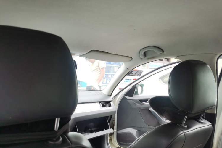 Used Volkswagen Bora 2013 1.6L Manual Fashion Edition Headliner