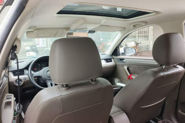 Used Volkswagen Bora 2013 1.6L Manual Comfort Model Headliner