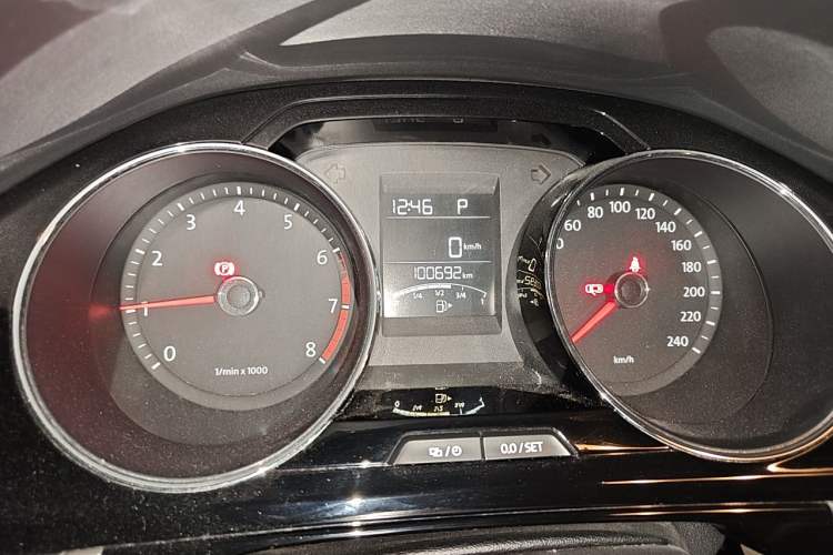 Used Volkswagen Bora 2013 1.6L Automatic Luxury Model Instrument Cluster