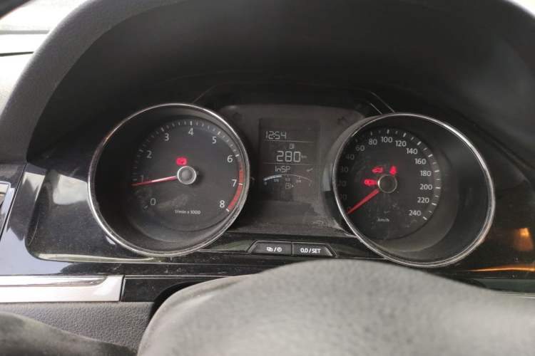 Used Volkswagen Bora 2013 1.6L Manual Comfort Model Instrument Cluster