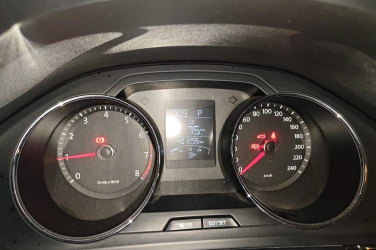 Used Volkswagen Bora 2013 1.6L Automatic Fashion Model Instrument Cluster
