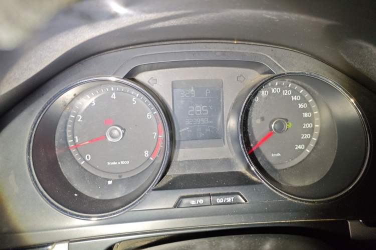 Used Volkswagen Bora 2013 1.6L Automatic Fashion Model Instrument Cluster