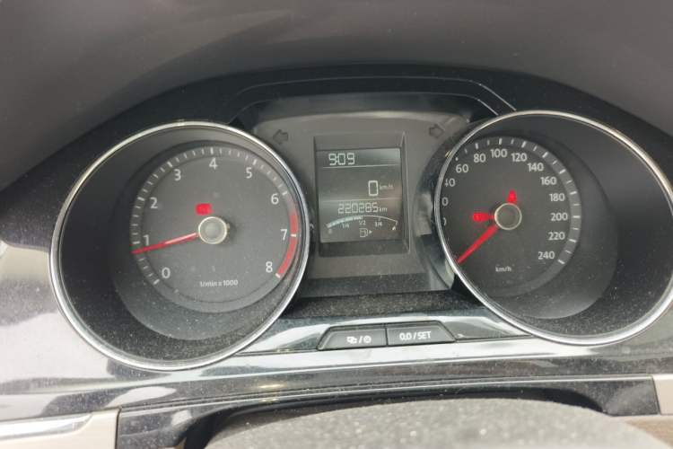 Used Volkswagen Bora 2013 1.6L Manual Comfort Model Instrument Cluster