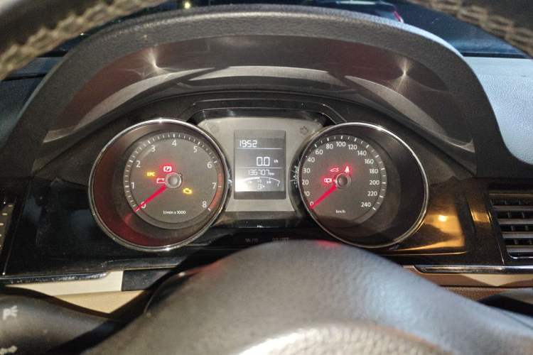 Used Volkswagen Bora 2013 1.6L Manual Comfort Model Instrument Cluster
