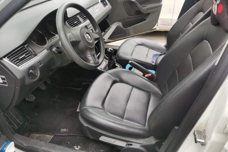 Used Volkswagen Bora 2013 1.6L Manual Fashion Edition Left Front Seat
