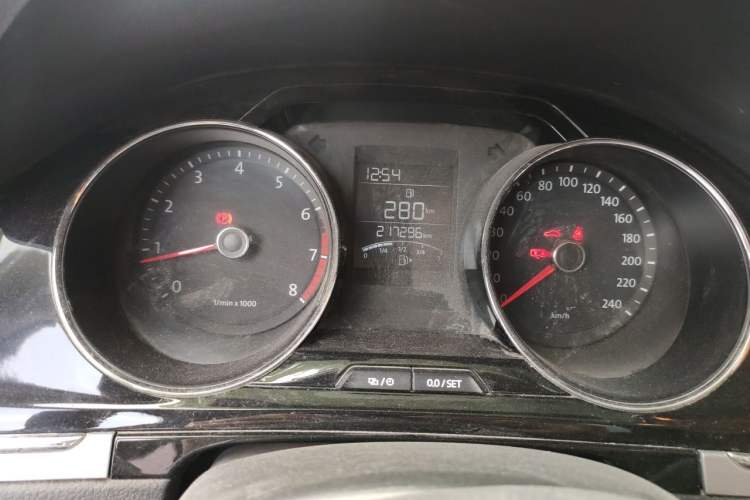 Used Volkswagen Bora 2013 1.6L Manual Comfort Model Odometer Close Up