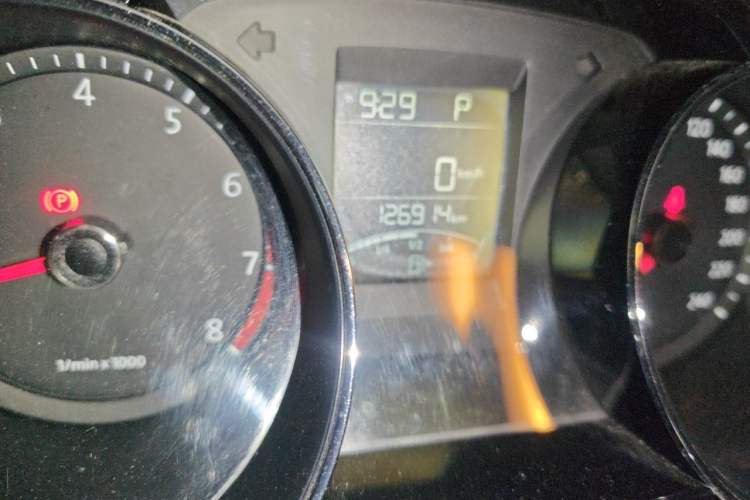 Used Volkswagen Bora 2013 1.6L Automatic Comfort Model Odometer Close Up