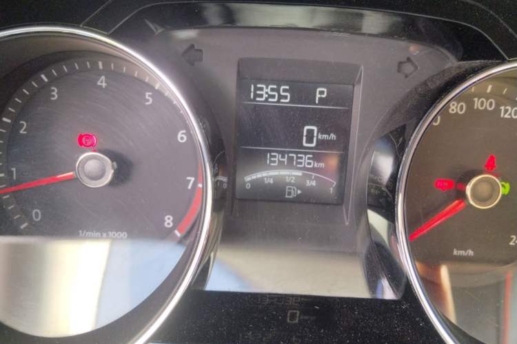 Used Volkswagen Bora 2013 1.4T Automatic Luxury Model Odometer Close Up