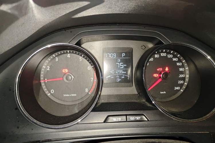 Used Volkswagen Bora 2013 1.6L Automatic Fashion Model Odometer Close Up