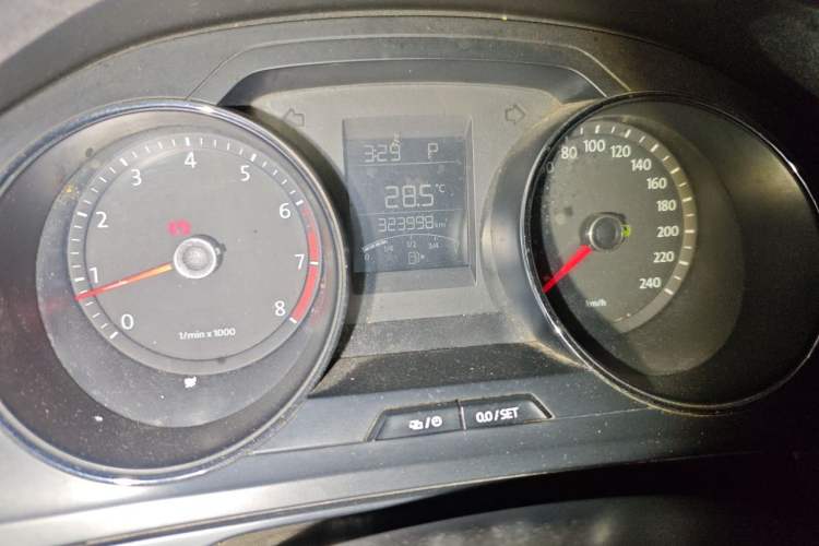 Used Volkswagen Bora 2013 1.6L Automatic Fashion Model Odometer Close Up