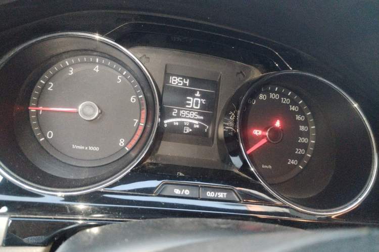 Used Volkswagen Bora 2013 1.6L Manual Comfort Model Odometer Close Up