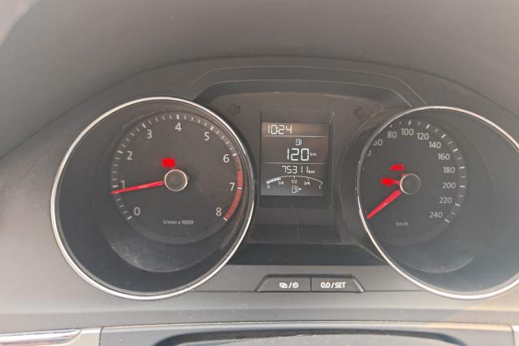 Used Volkswagen Bora 2013 1.6L Manual Fashion Edition Odometer Close Up